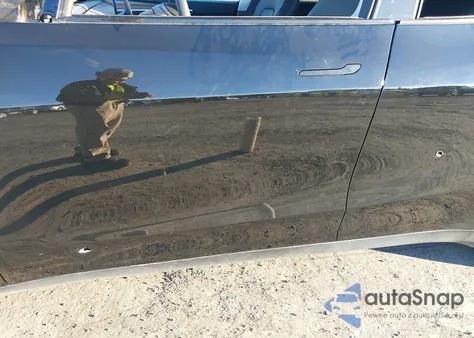 2025 Tesla Model Y Long Range Dual Motor All-Wheel Drive z USA, uszkodzony, nr VIN 7SAYGAEE5SF216328